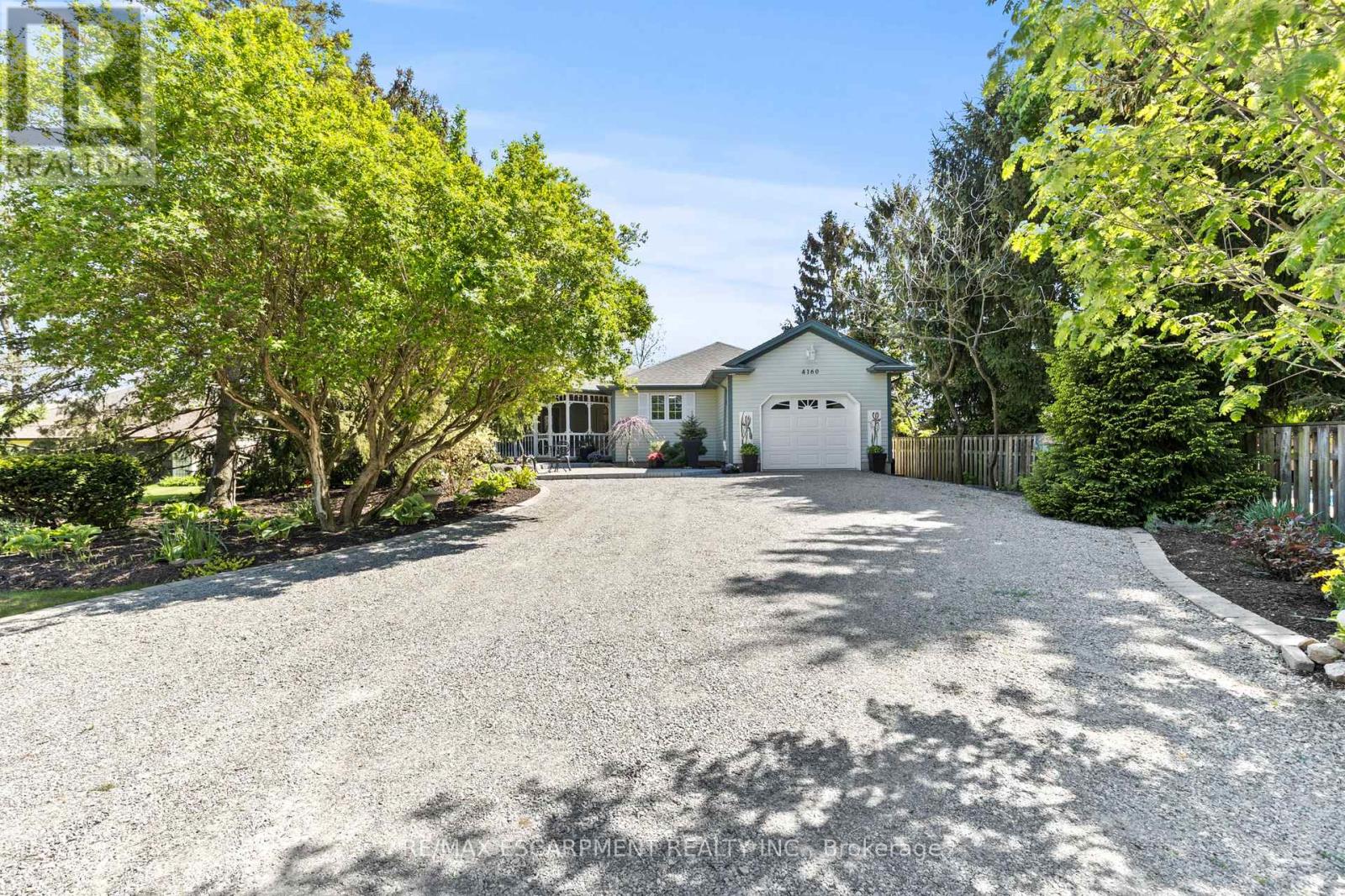 Property at 4160 STANLEY STREET image 3