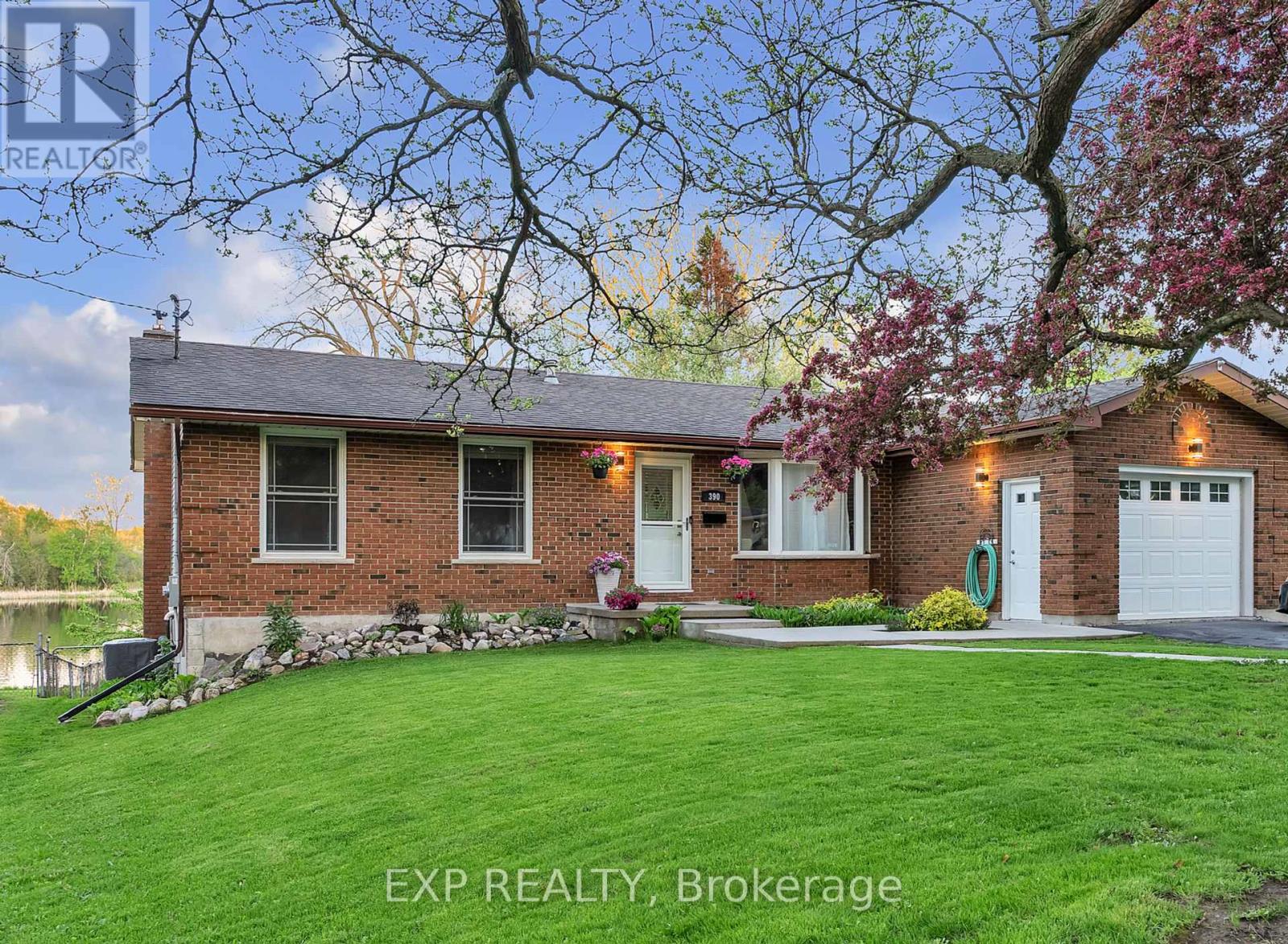 Property at 390 DUNDAS STREET W image 1