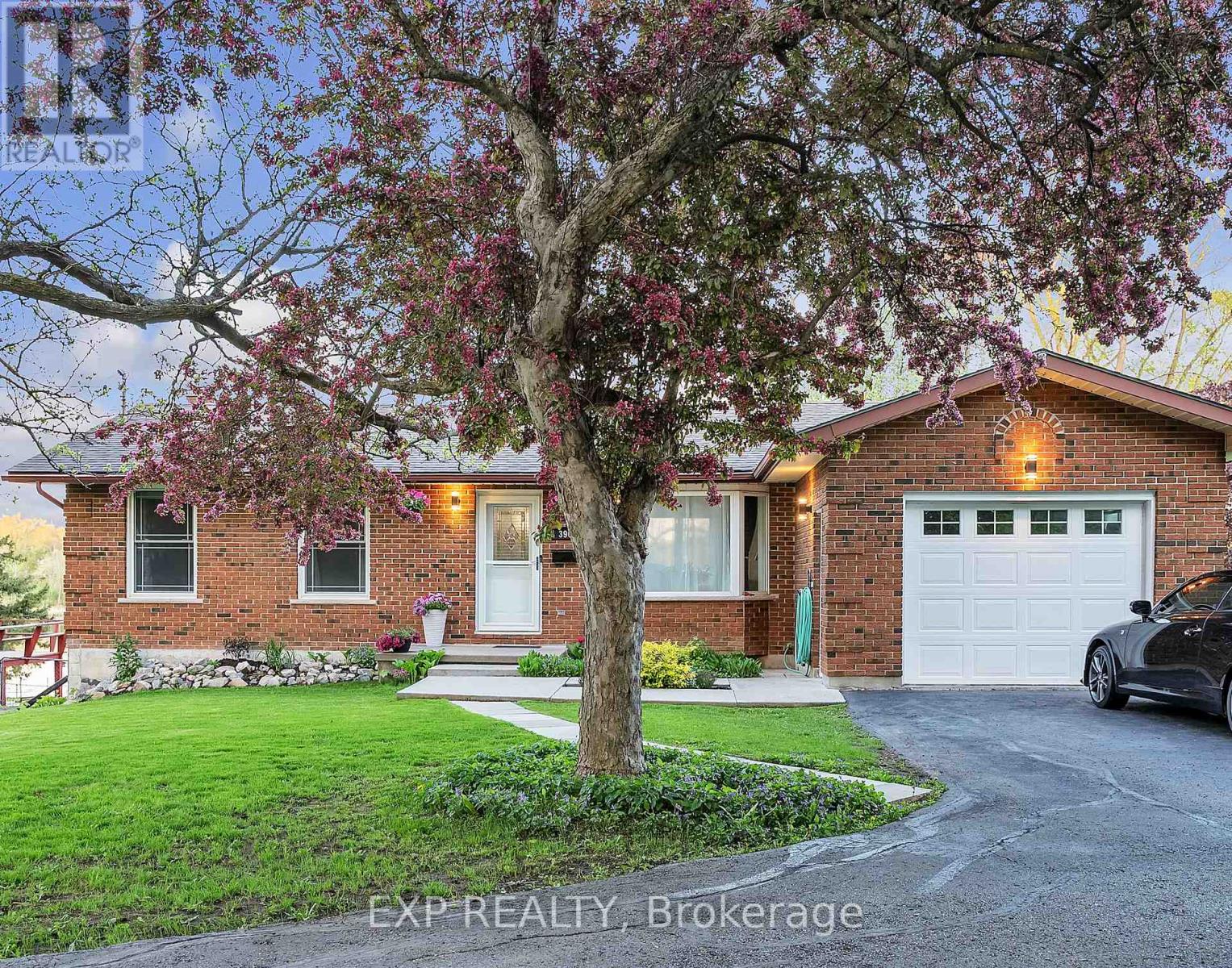 Property at 390 DUNDAS STREET W image 2