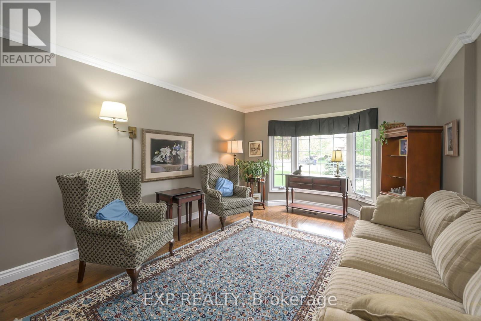 43 Glenridge Crescent, London North (North A), Ontario  N6G 4W5 - Photo 12 - X12155756