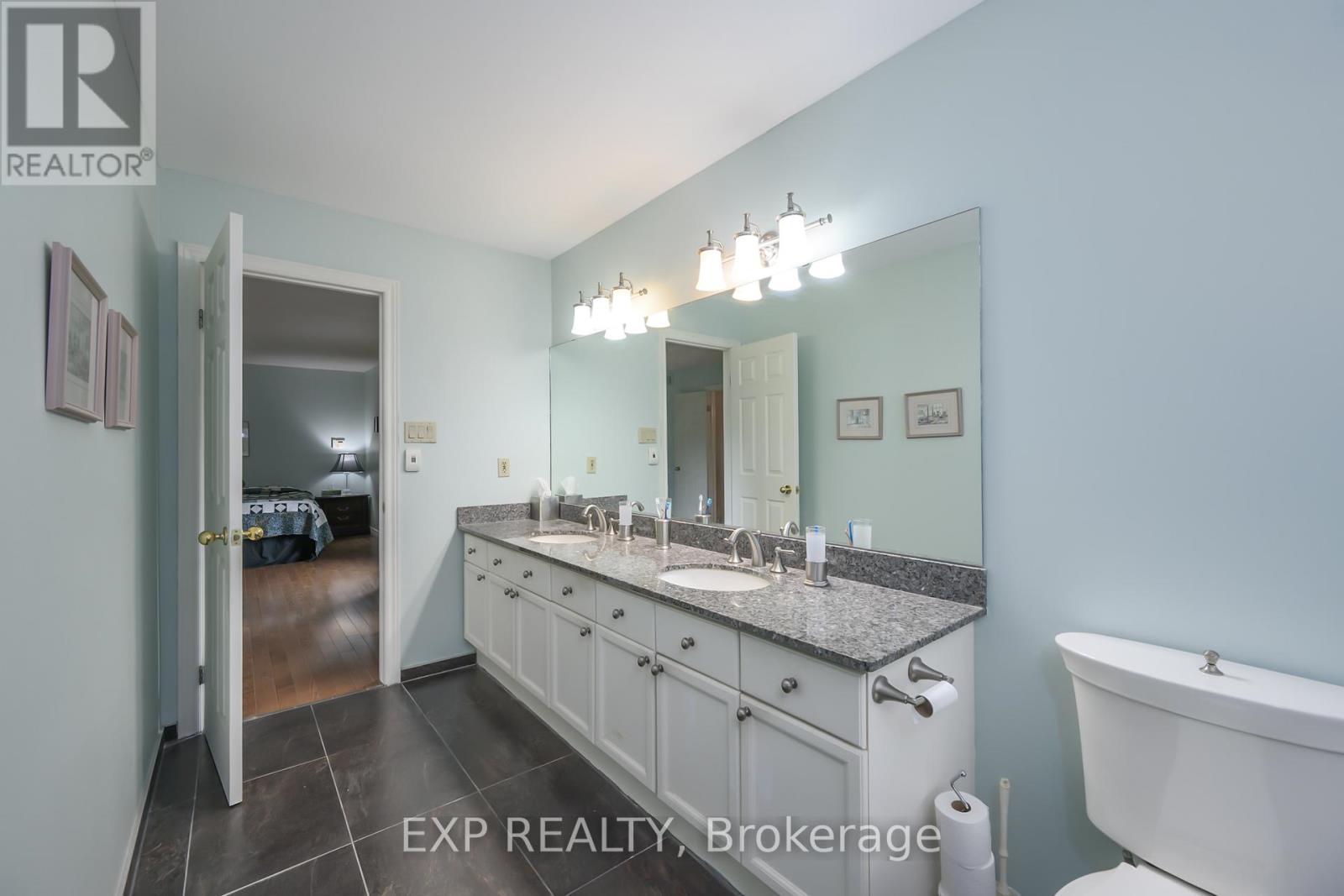43 Glenridge Crescent, London North (North A), Ontario  N6G 4W5 - Photo 18 - X12155756