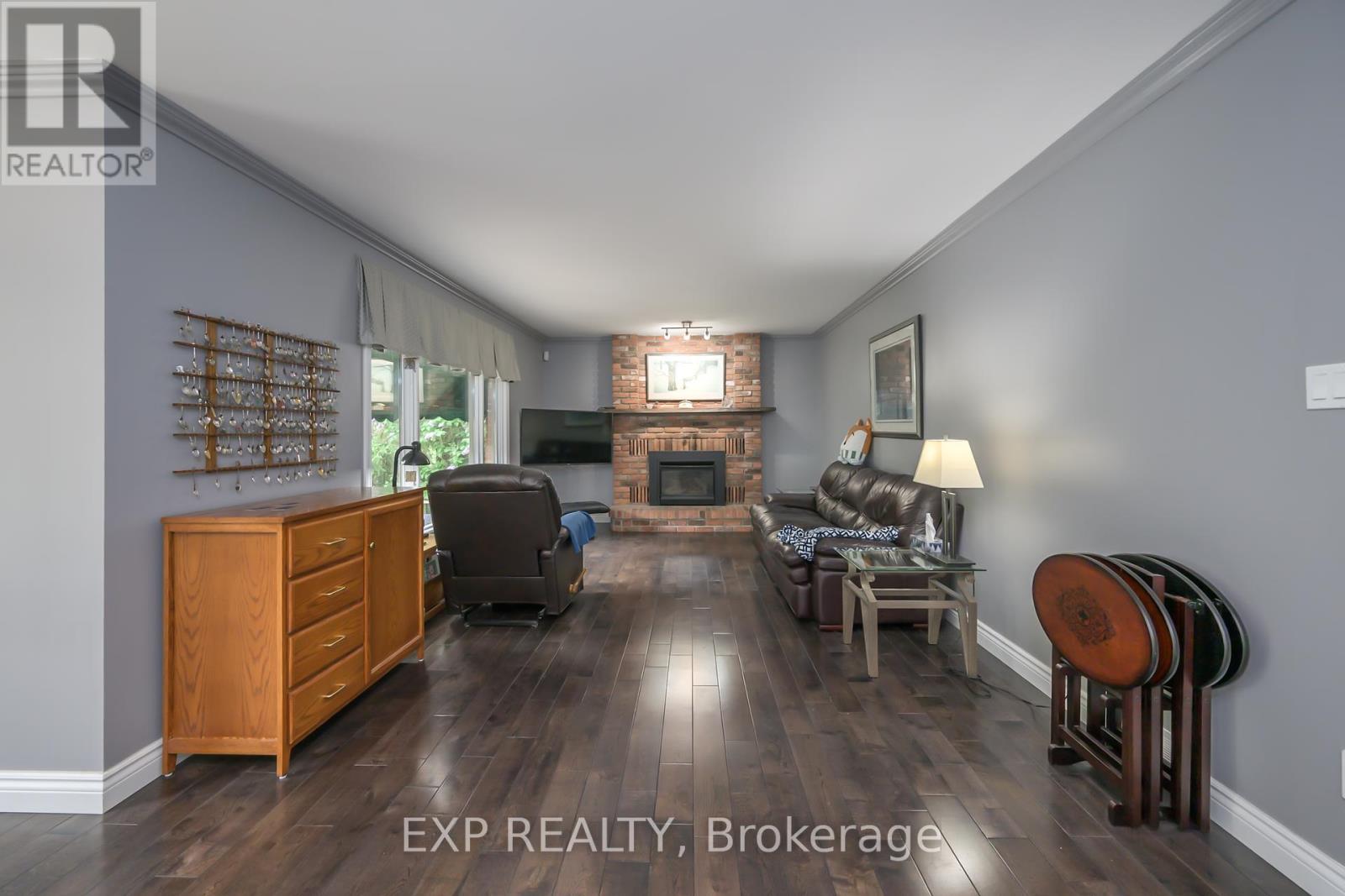 43 Glenridge Crescent, London North (North A), Ontario  N6G 4W5 - Photo 5 - X12155756
