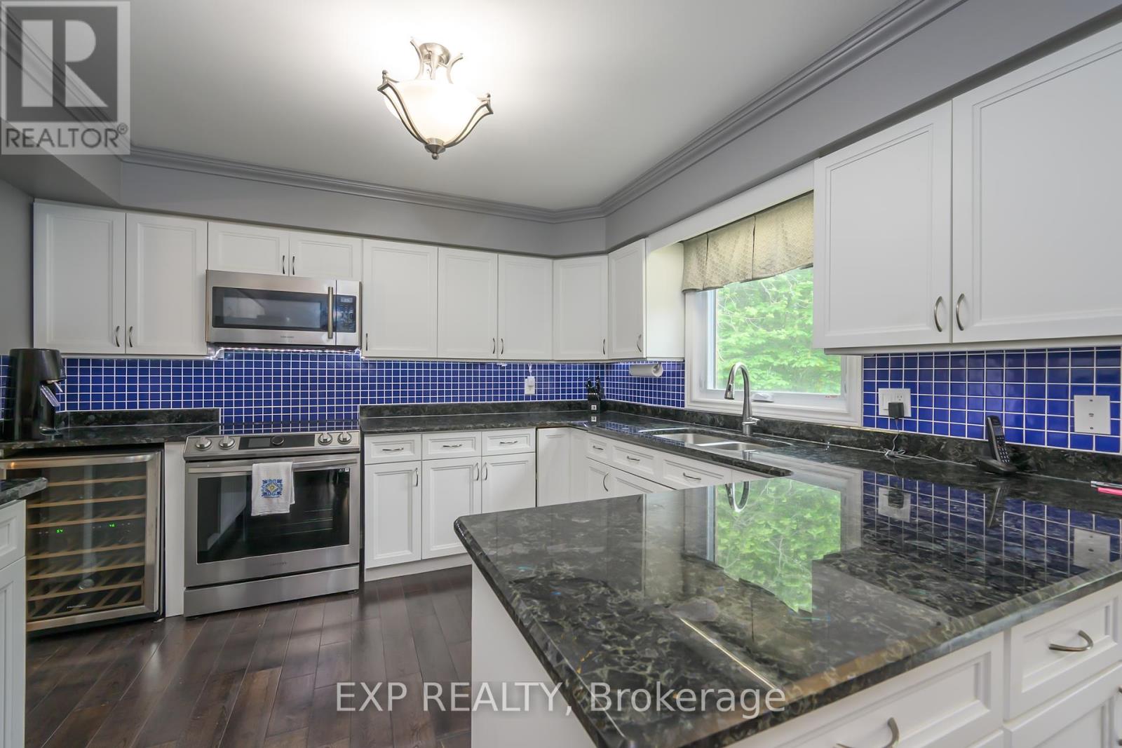 43 Glenridge Crescent, London North (North A), Ontario  N6G 4W5 - Photo 6 - X12155756