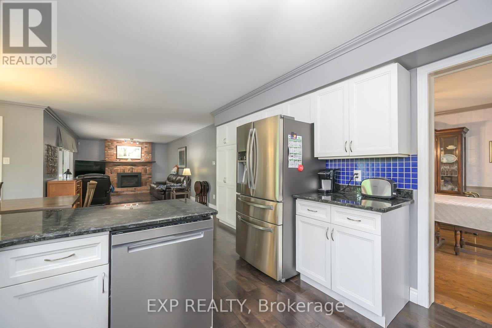 43 Glenridge Crescent, London North (North A), Ontario  N6G 4W5 - Photo 8 - X12155756