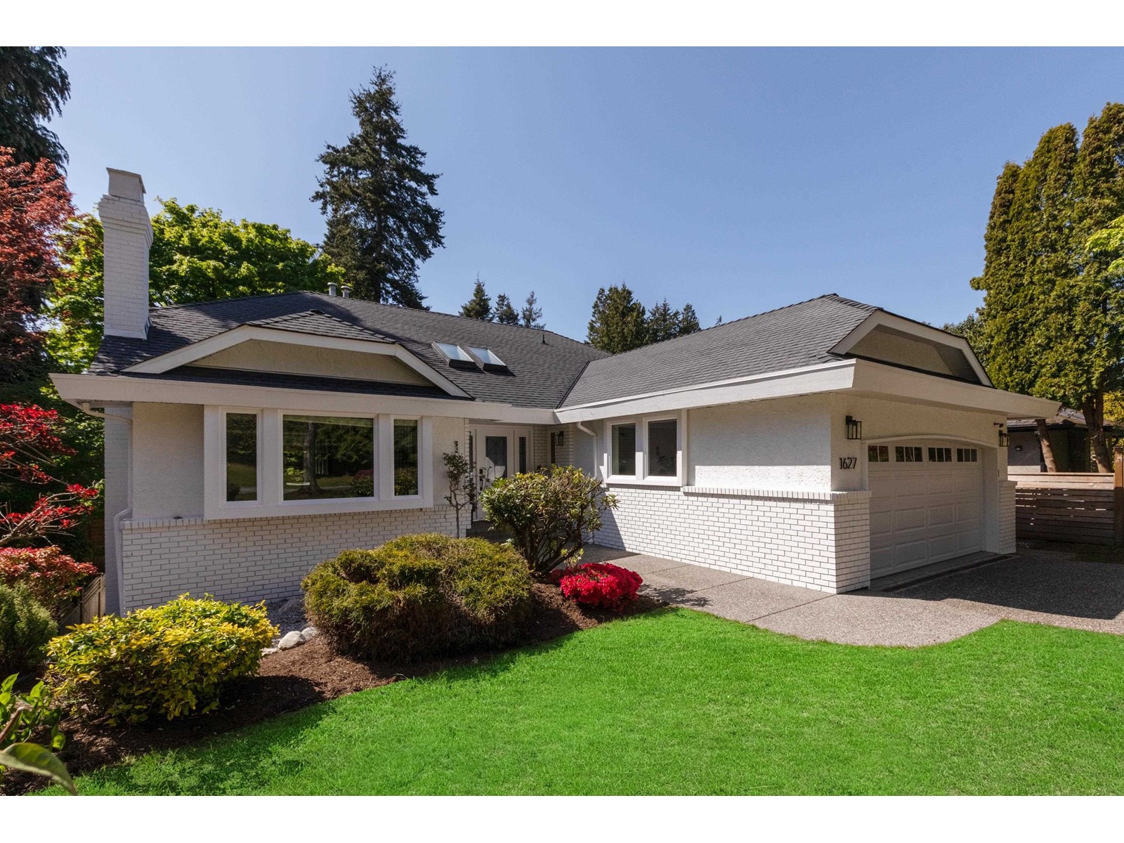 Property at 1627 127 STREET image 4