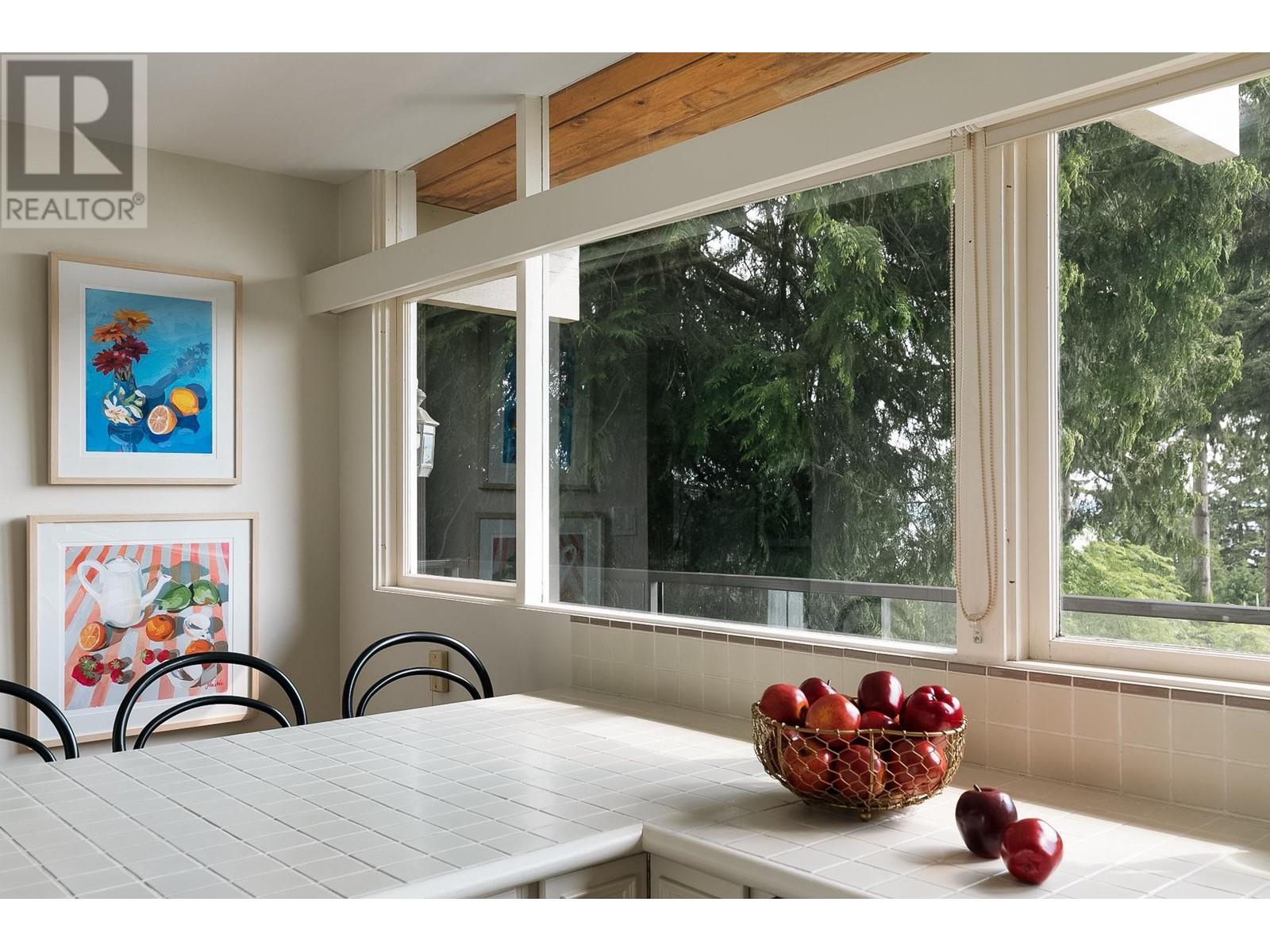 2750 Rosebery Avenue, West Vancouver, British Columbia  V7V 3A2 - Photo 15 - R3003996