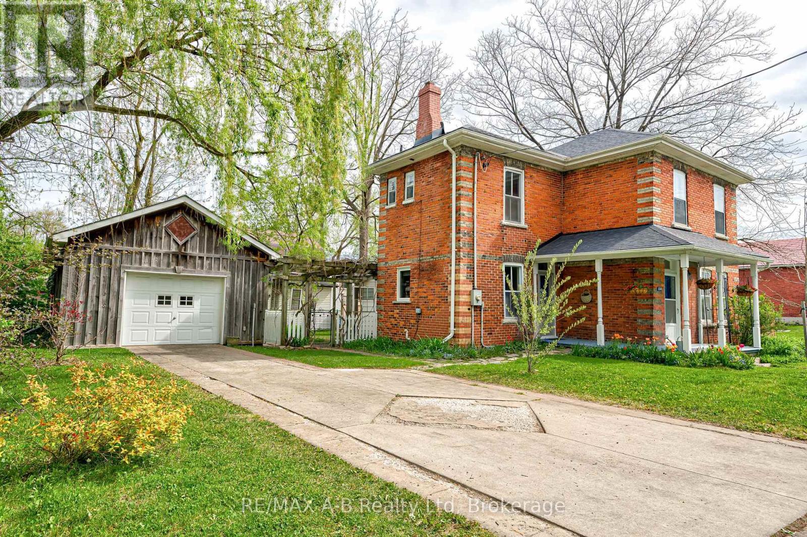 258 Douro Street, Stratford, Ontario  N5A 3S3 - Photo 2 - X12155757