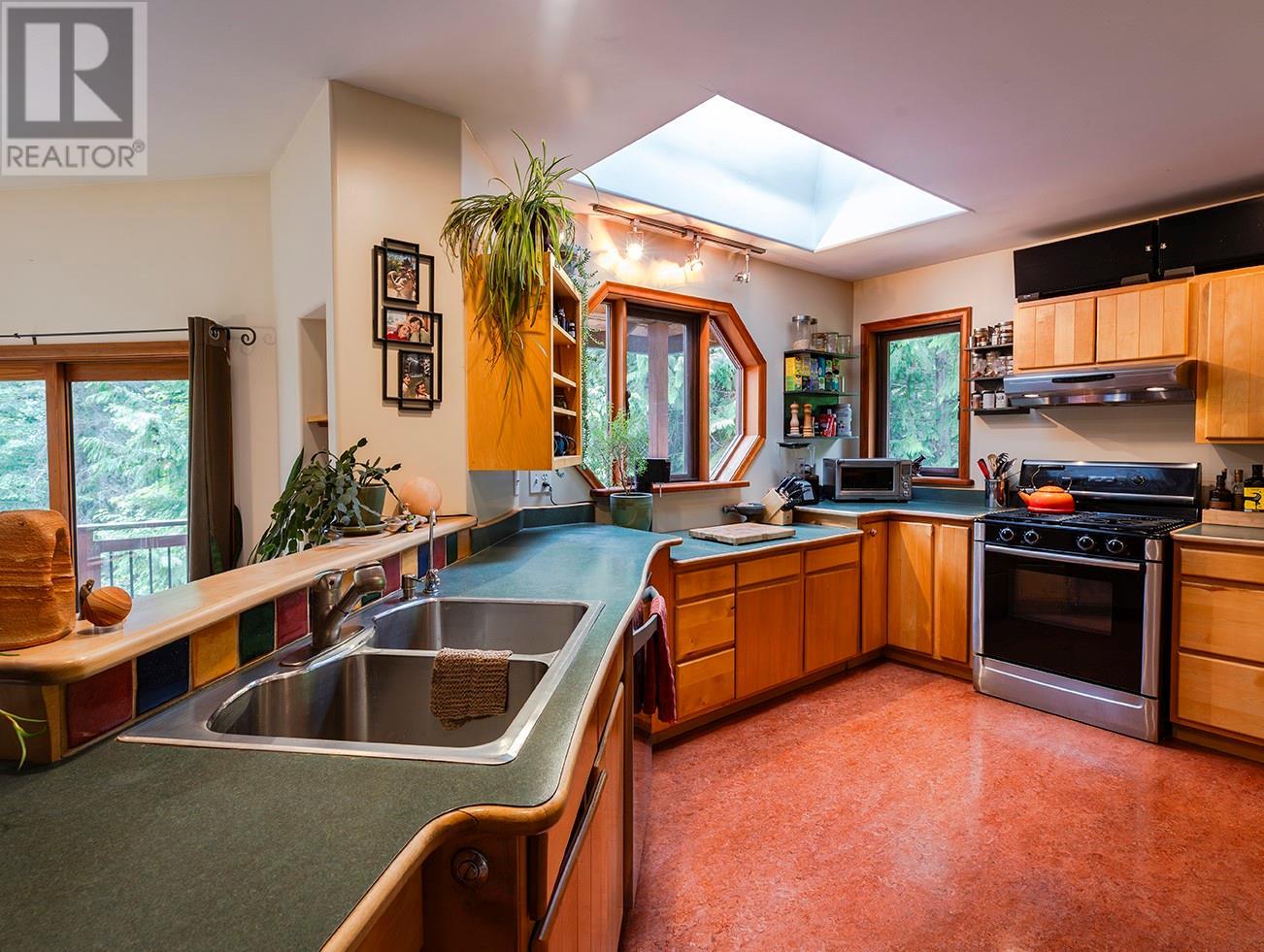 3230 The Middle Road, Nelson, British Columbia  V1L 6M3 - Photo 10 - 10348407