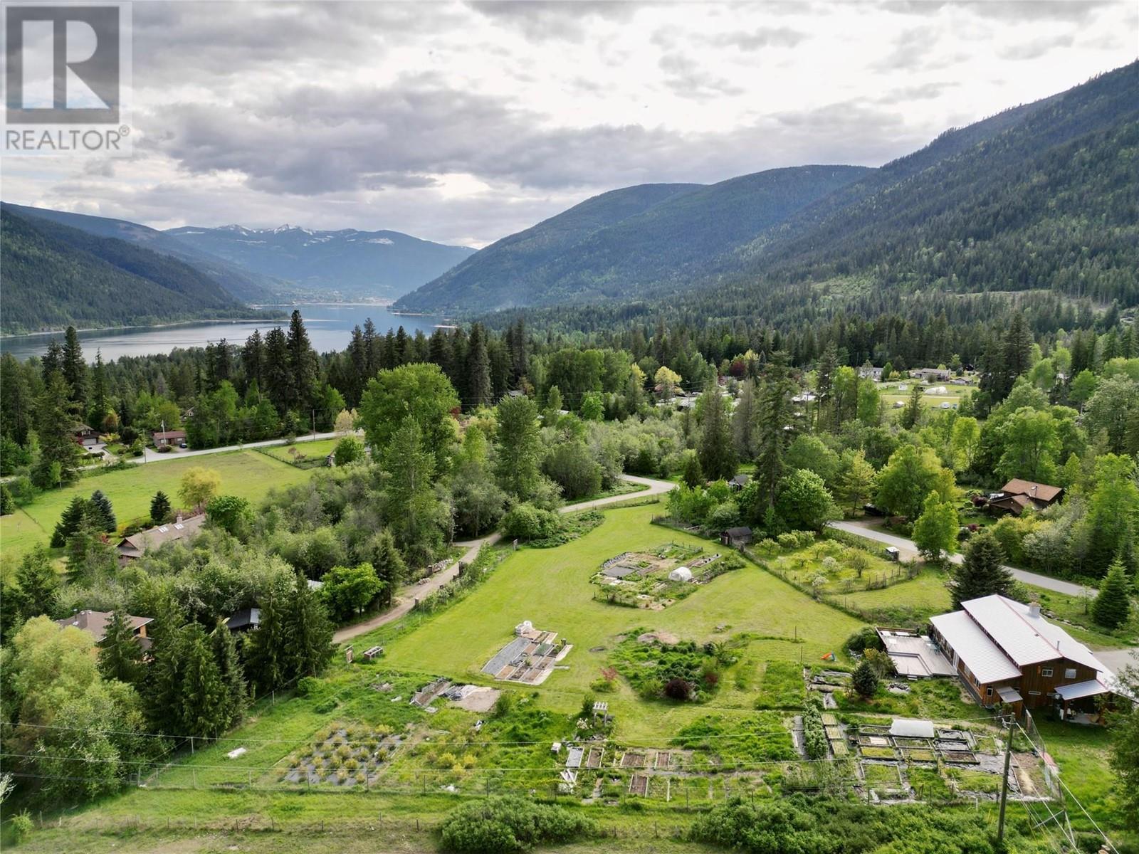 3230 The Middle Road, Nelson, British Columbia  V1L 6M3 - Photo 54 - 10348407
