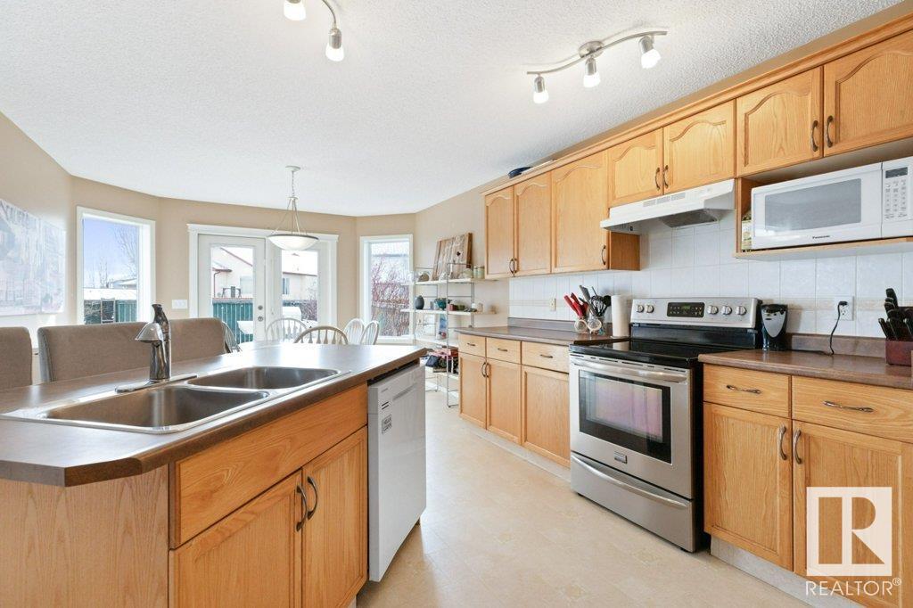 Property at 10 Westwood LN image 1