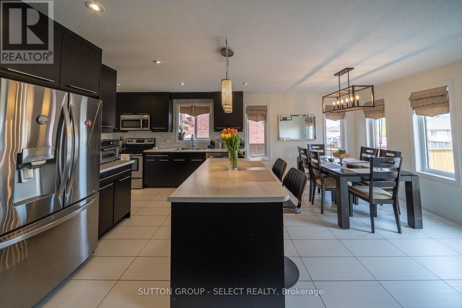 1825 Couldridge Way, London North (North S), Ontario  N6G 0L6 - Photo 9 - X12155396