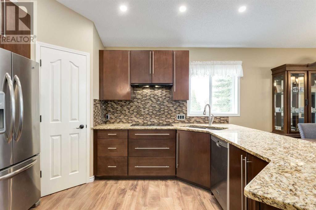 36 Hidden Ranch Mews Nw, Calgary, Alberta  T3A 5Z5 - Photo 6 - A2210110