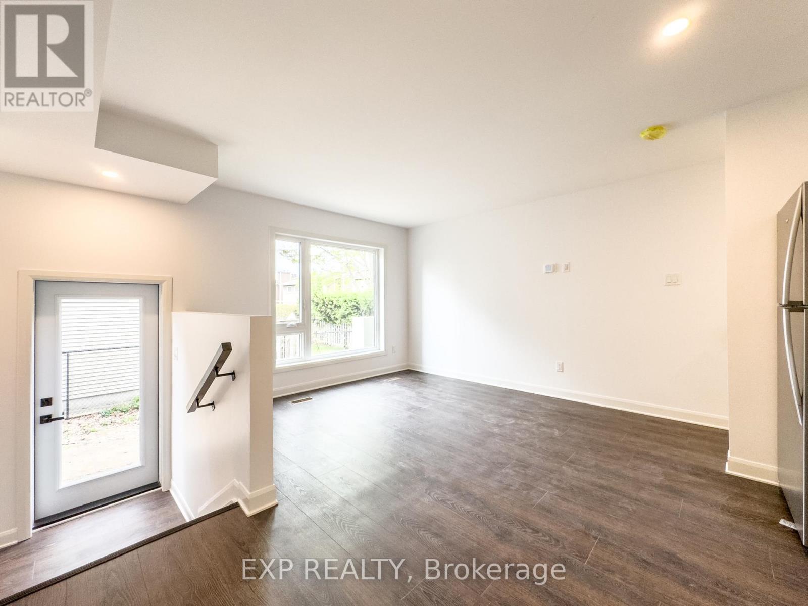D - 25 Fair Oaks Crescent, Ottawa, Ontario  K2G 4W6 - Photo 7 - X12155769