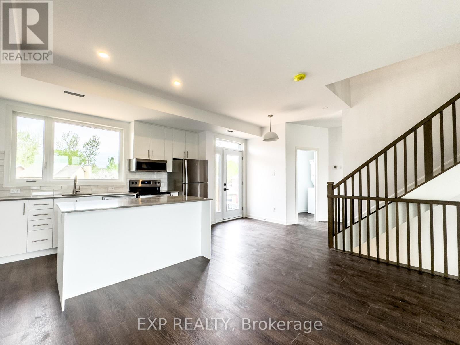 C - 25 Fair Oaks Crescent, Ottawa, Ontario  K2G 4W6 - Photo 7 - X12155770