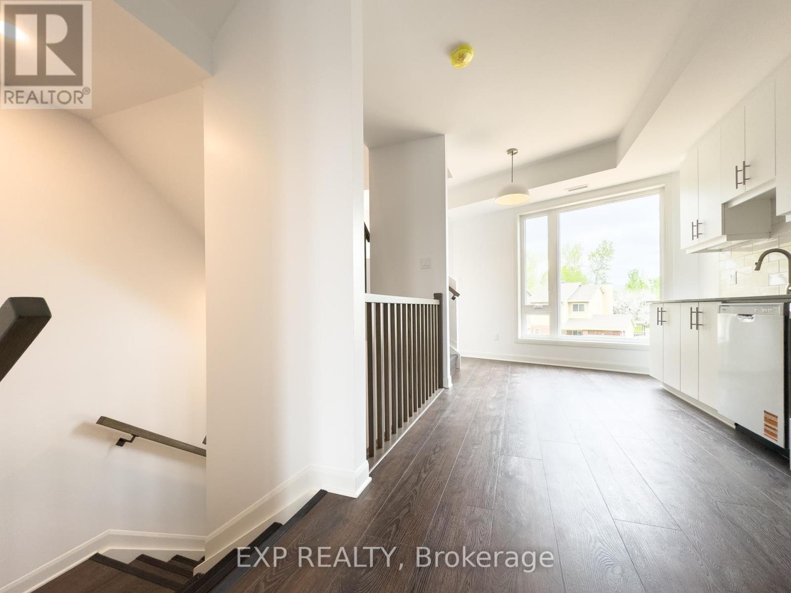 A - 25 Fair Oaks Crescent, Ottawa, Ontario  K2G 4W6 - Photo 6 - X12155771