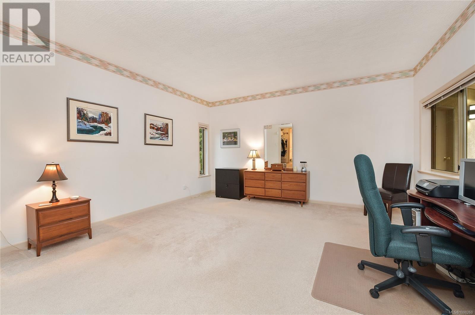 Property at 31 4701 Lochside Dr image 3