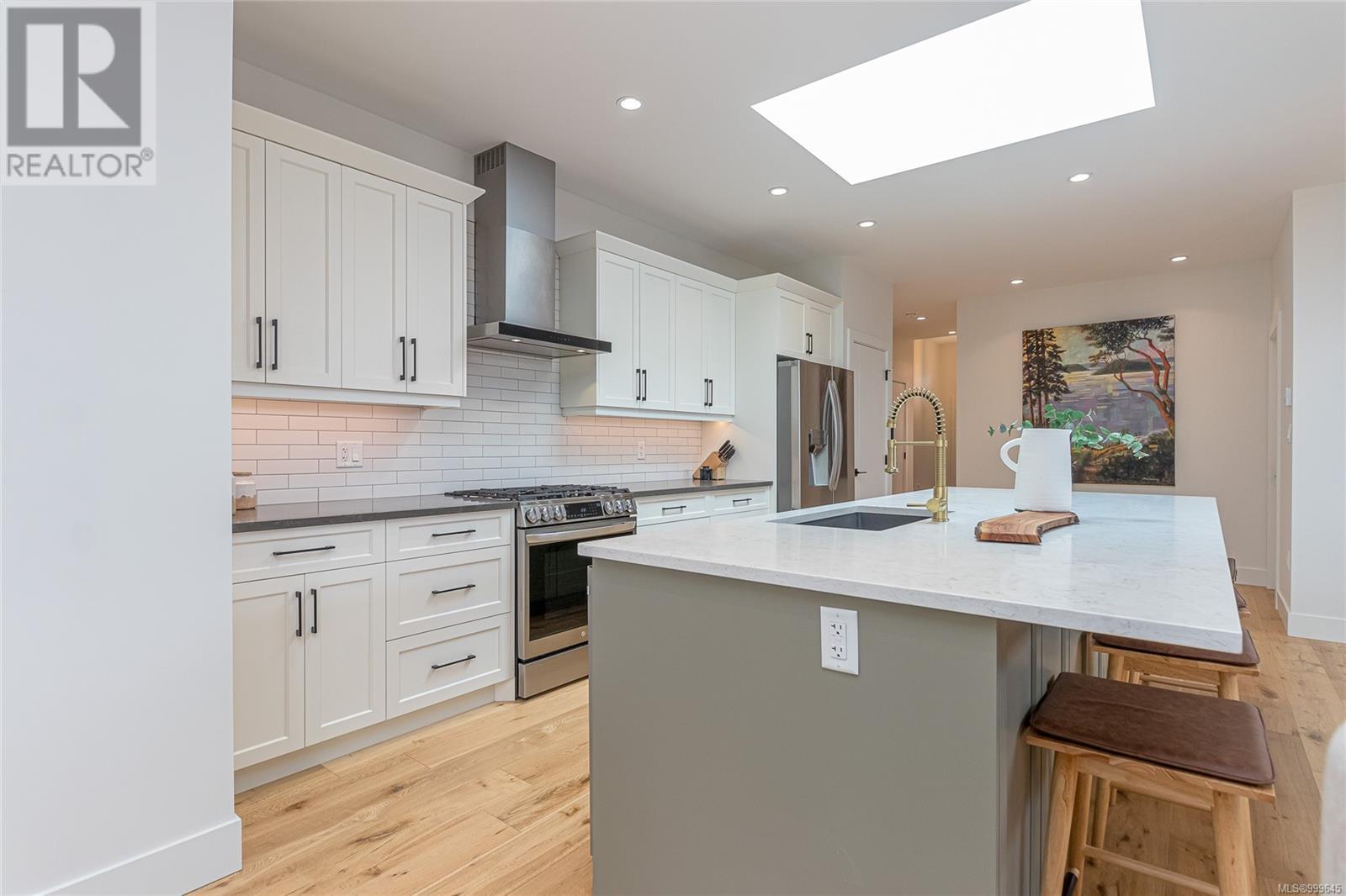 Property at 6237 Highwood Dr image 3
