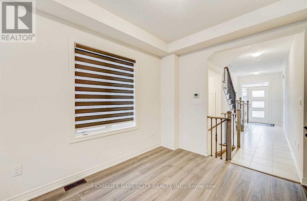 21 Westfield Crescent, Hamilton, Ontario  L8B 1Y1 - Photo 3 - X12155780