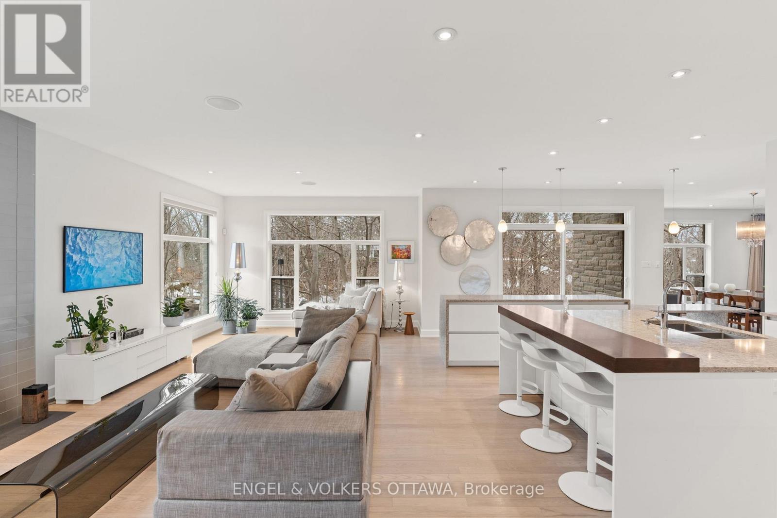 Property at 15 CAMWOOD CRESCENT image 5