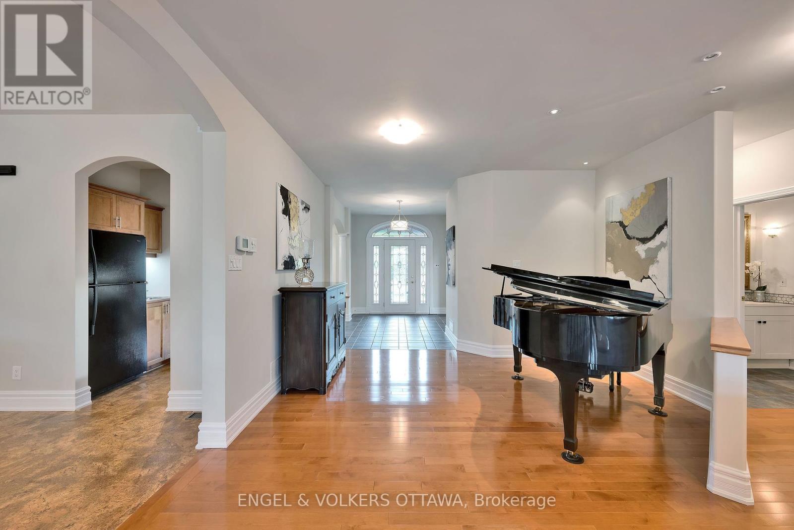 1422 Houston Crescent, Ottawa, Ontario  K2W 1B6 - Photo 25 - X12155813
