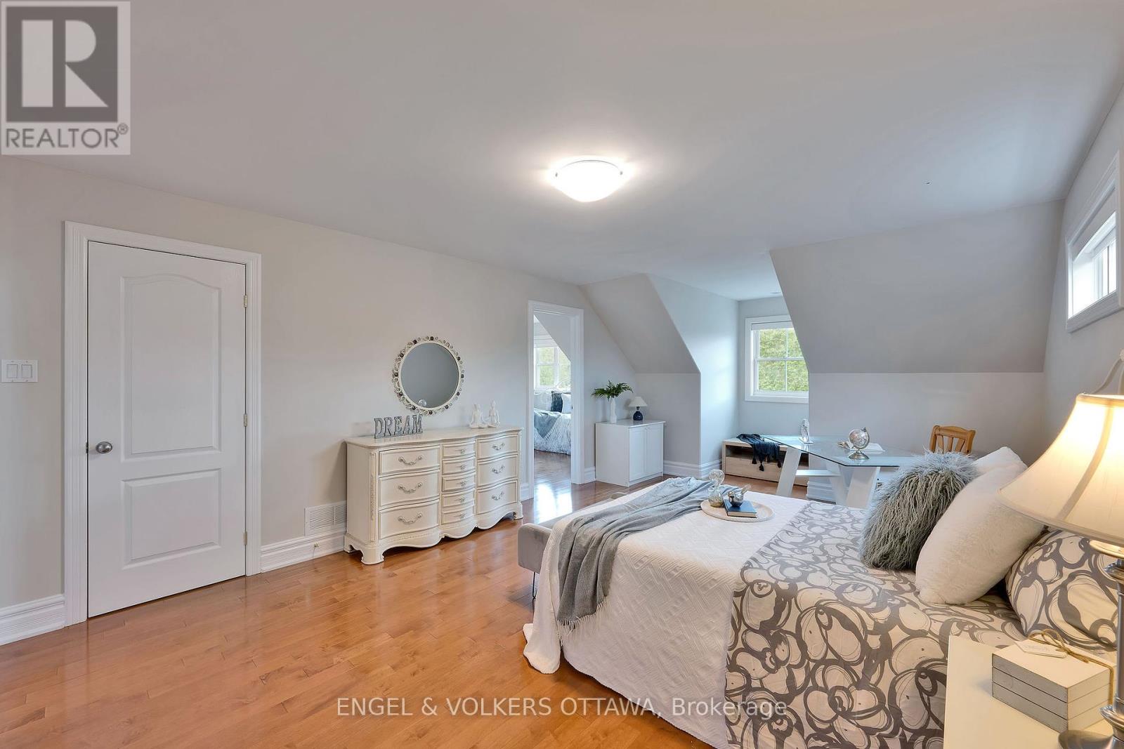 1422 Houston Crescent, Ottawa, Ontario  K2W 1B6 - Photo 28 - X12155813