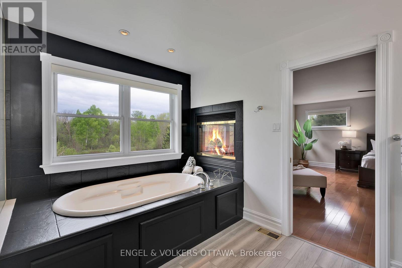 1422 Houston Crescent, Ottawa, Ontario  K2W 1B6 - Photo 40 - X12155813