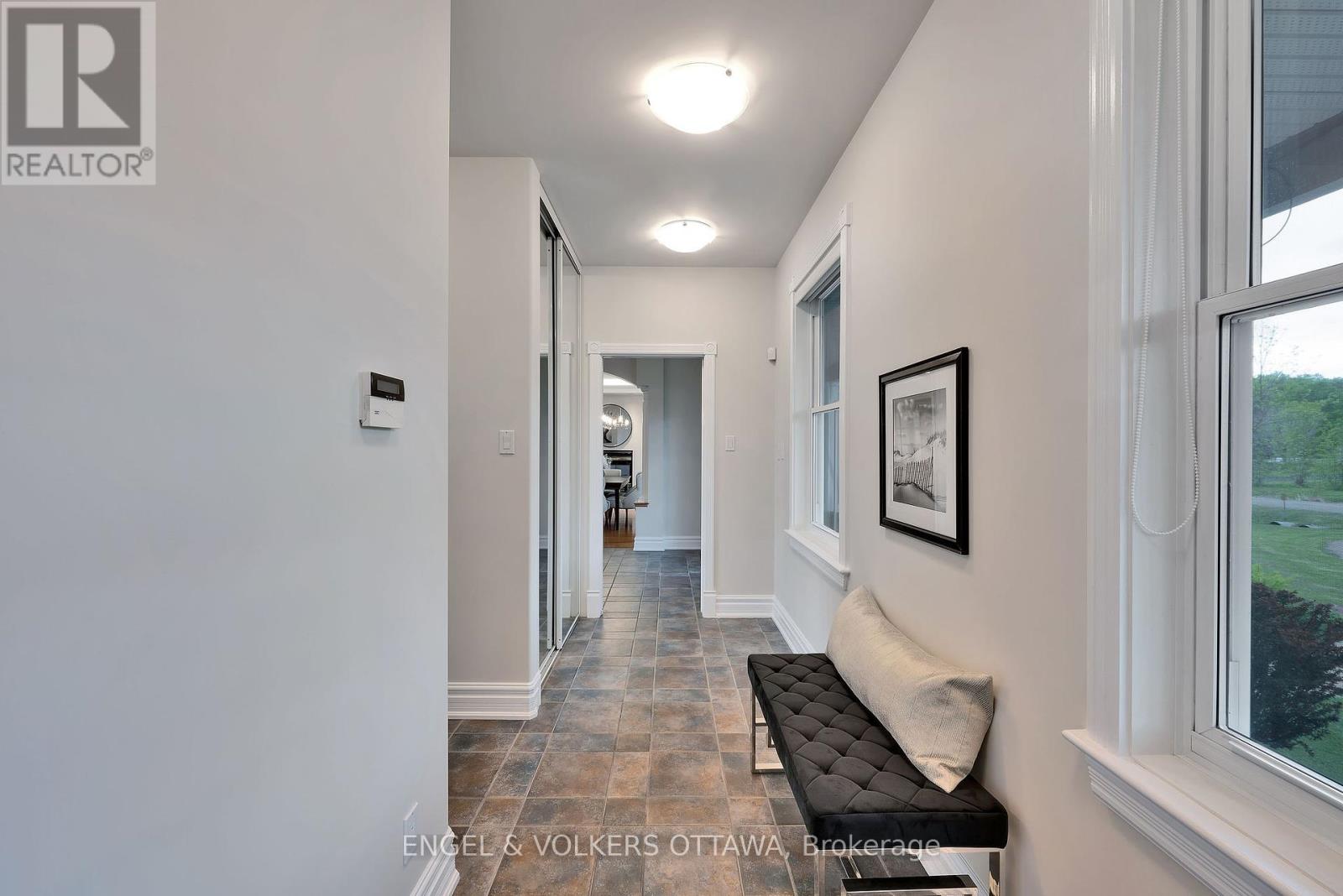 1422 Houston Crescent, Ottawa, Ontario  K2W 1B6 - Photo 5 - X12155813