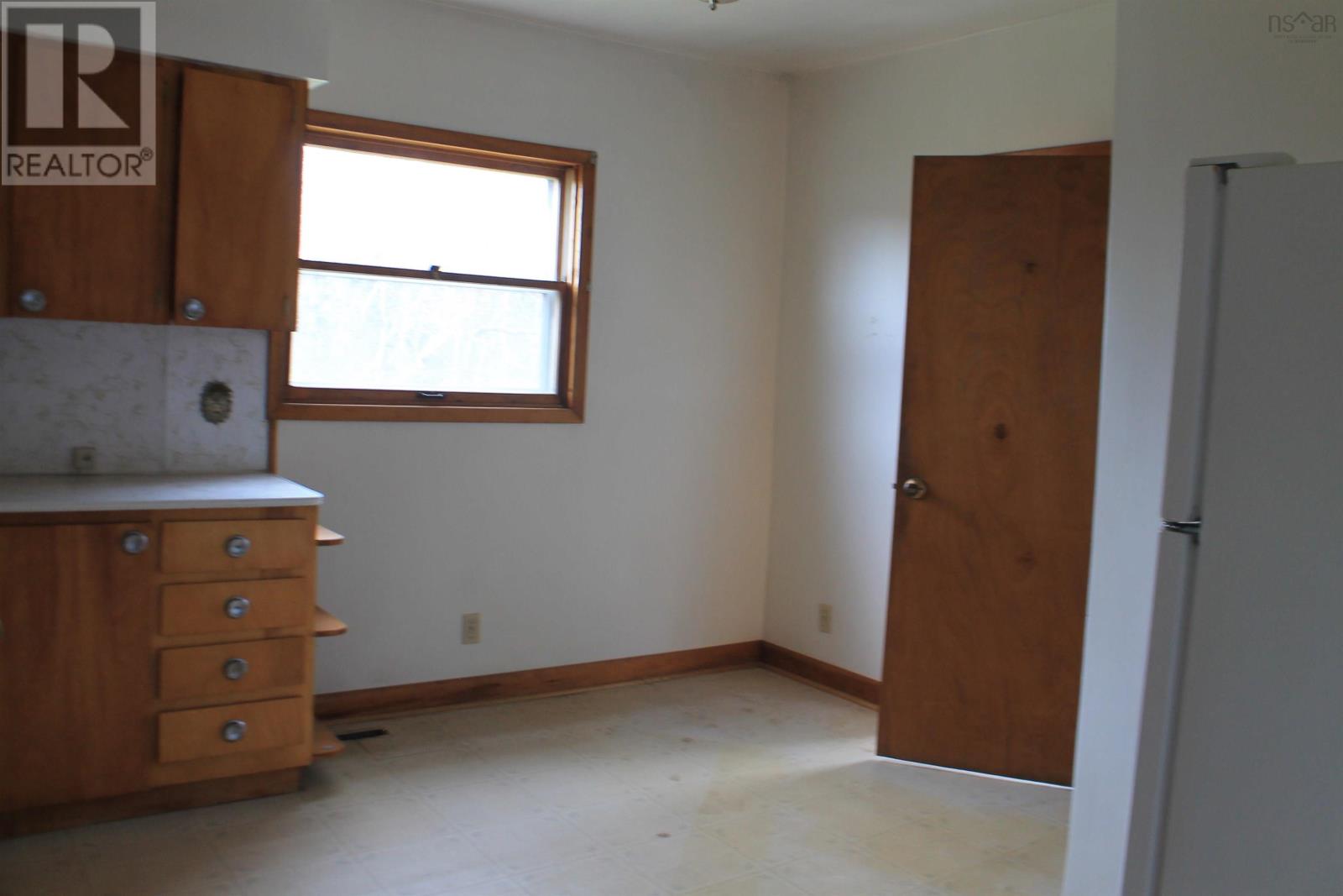 299 Dominion Street, Glace Bay, Nova Scotia  B1A 3N4 - Photo 4 - 202511228