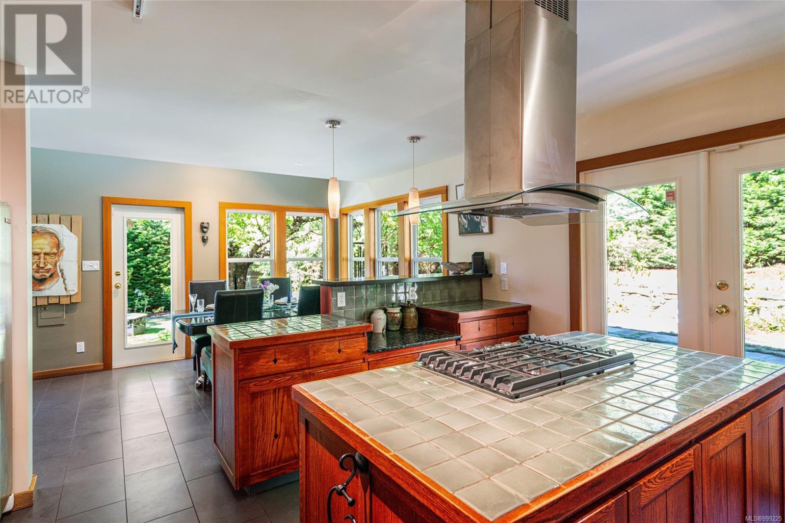 1158 Pat Burns Ave, Gabriola Island, British Columbia  V0R 1X2 - Photo 6 - 999225