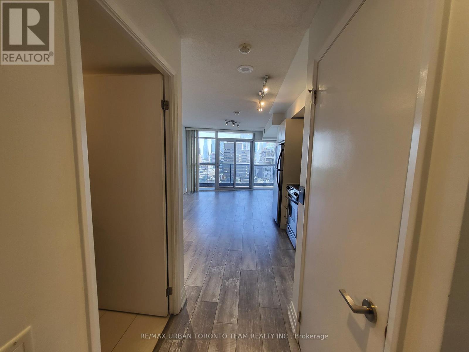 1408 - 21 Carlton Street, Toronto, Ontario  M5B 1L3 - Photo 8 - C12155834