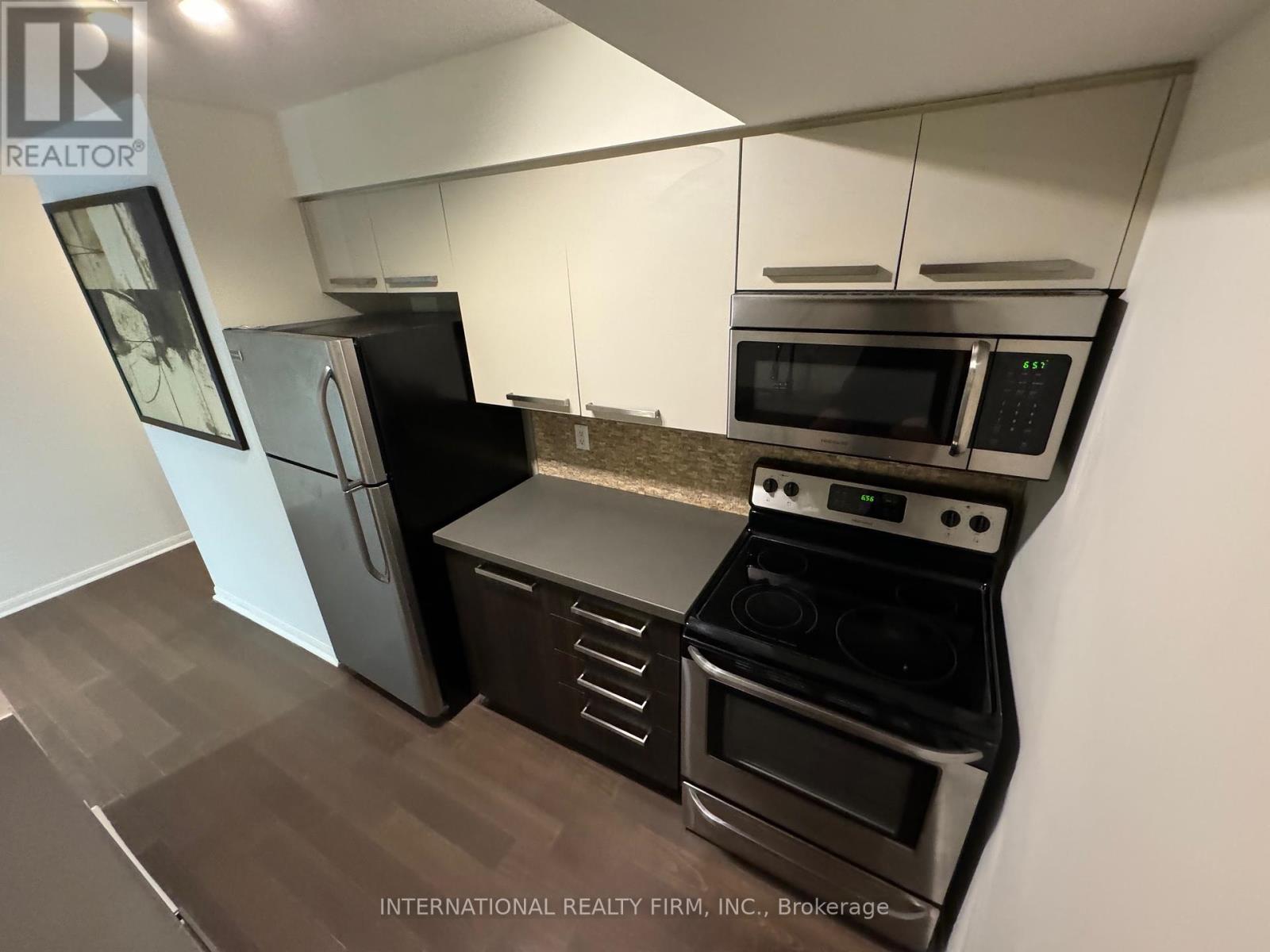 1112 - 11 St Joseph Street, Toronto, Ontario  M4Y 3G4 - Photo 3 - C12155837