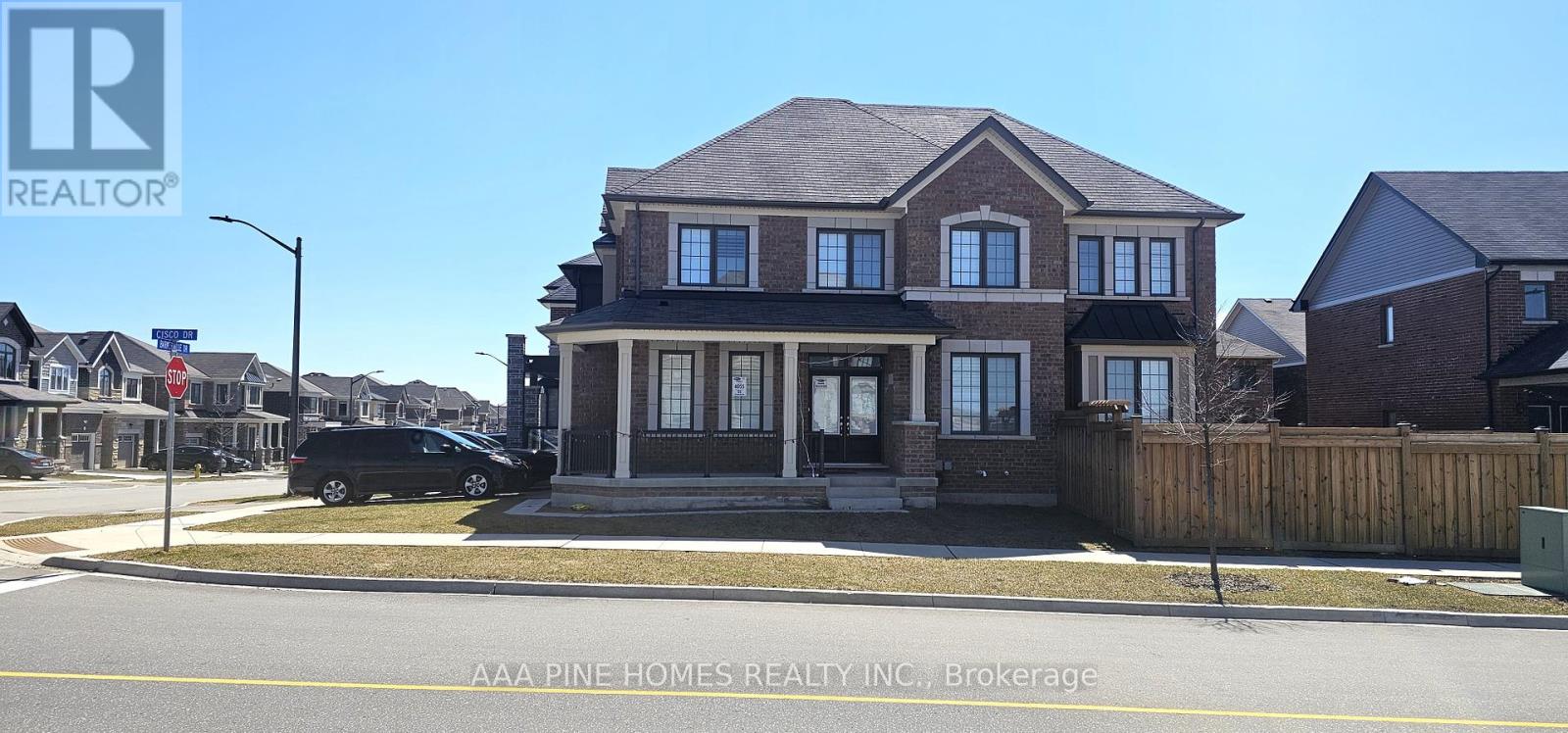 105 BARKERVILLE DRIVE, Whitby, Ontario