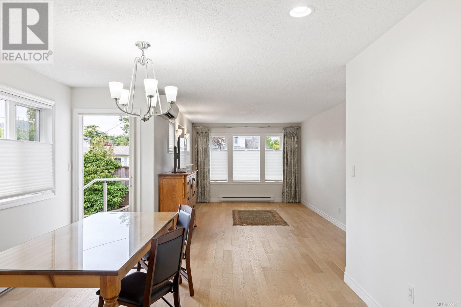 Property at 2411 Oakville Ave image 5
