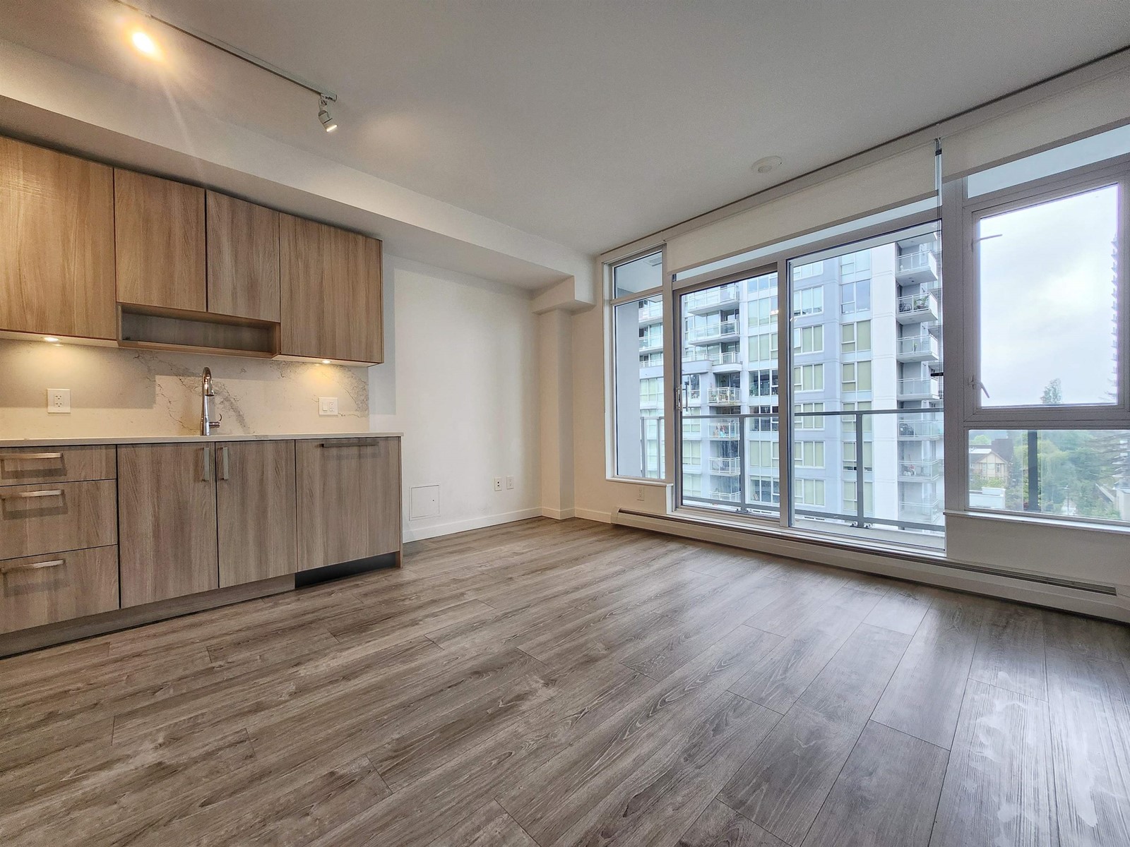 818 13350 Central Avenue, Surrey, British Columbia  V3T 0S1 - Photo 4 - R2995479