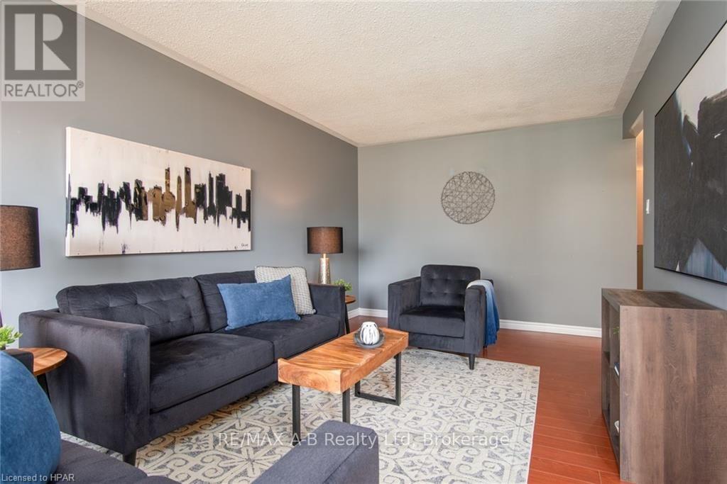 26 DICKENS PLACE, Stratford, Ontario