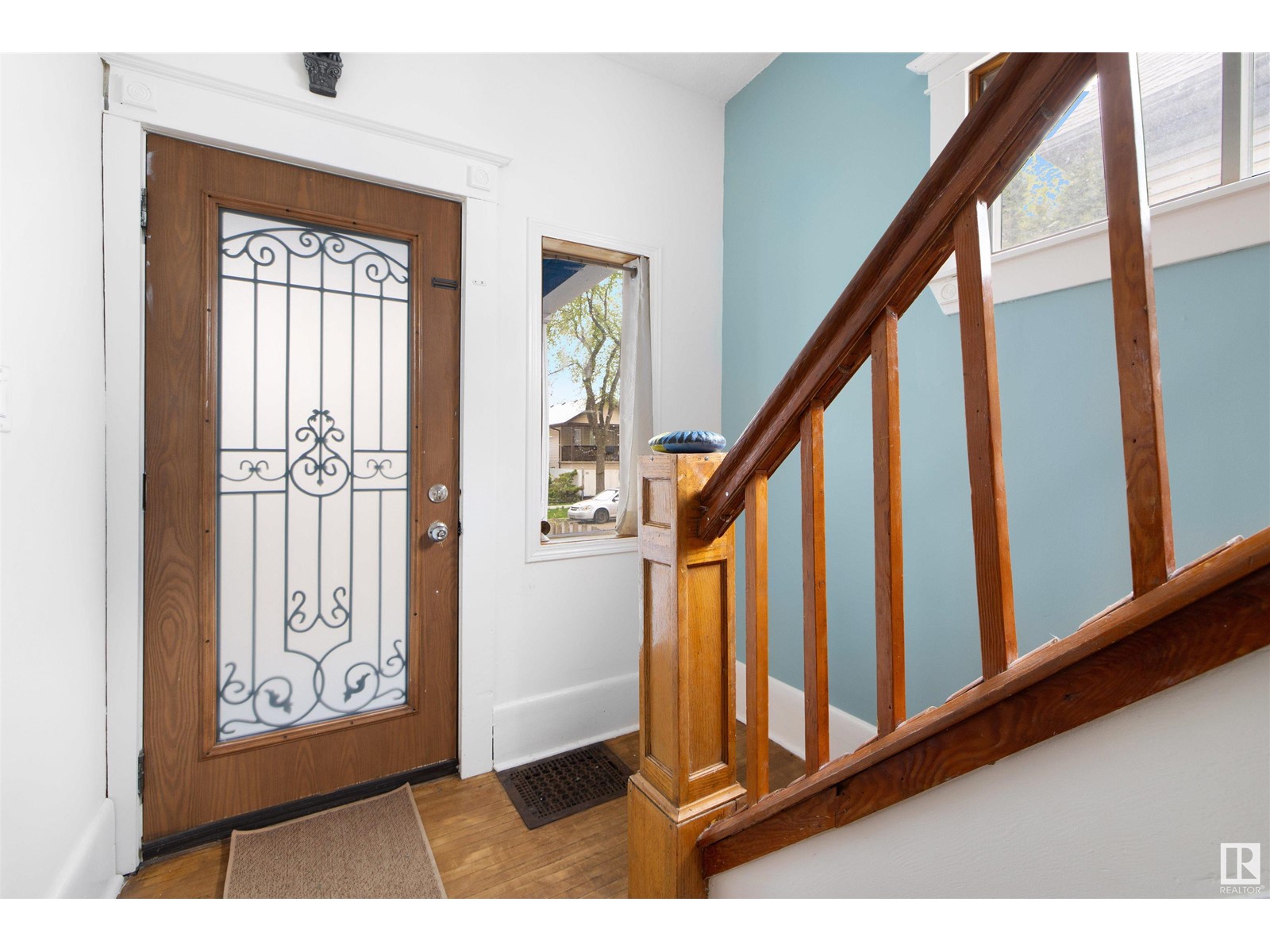 Property at 11325 96 ST NW image 2