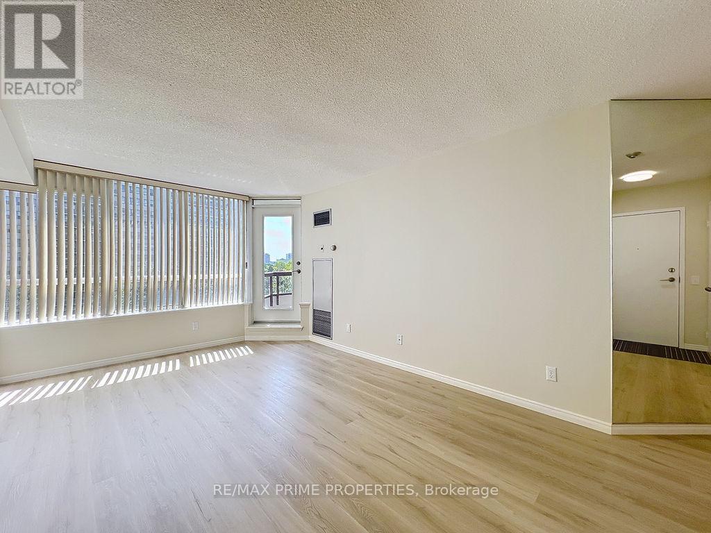 608 - 91 Townsgate Drive, Vaughan, Ontario  L4J 8E8 - Photo 6 - N12152876