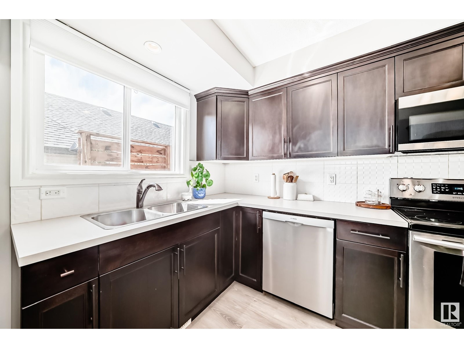 2181 Trumpeter Wy Nw, Edmonton, Alberta  T5S 0K2 - Photo 8 - E4437081
