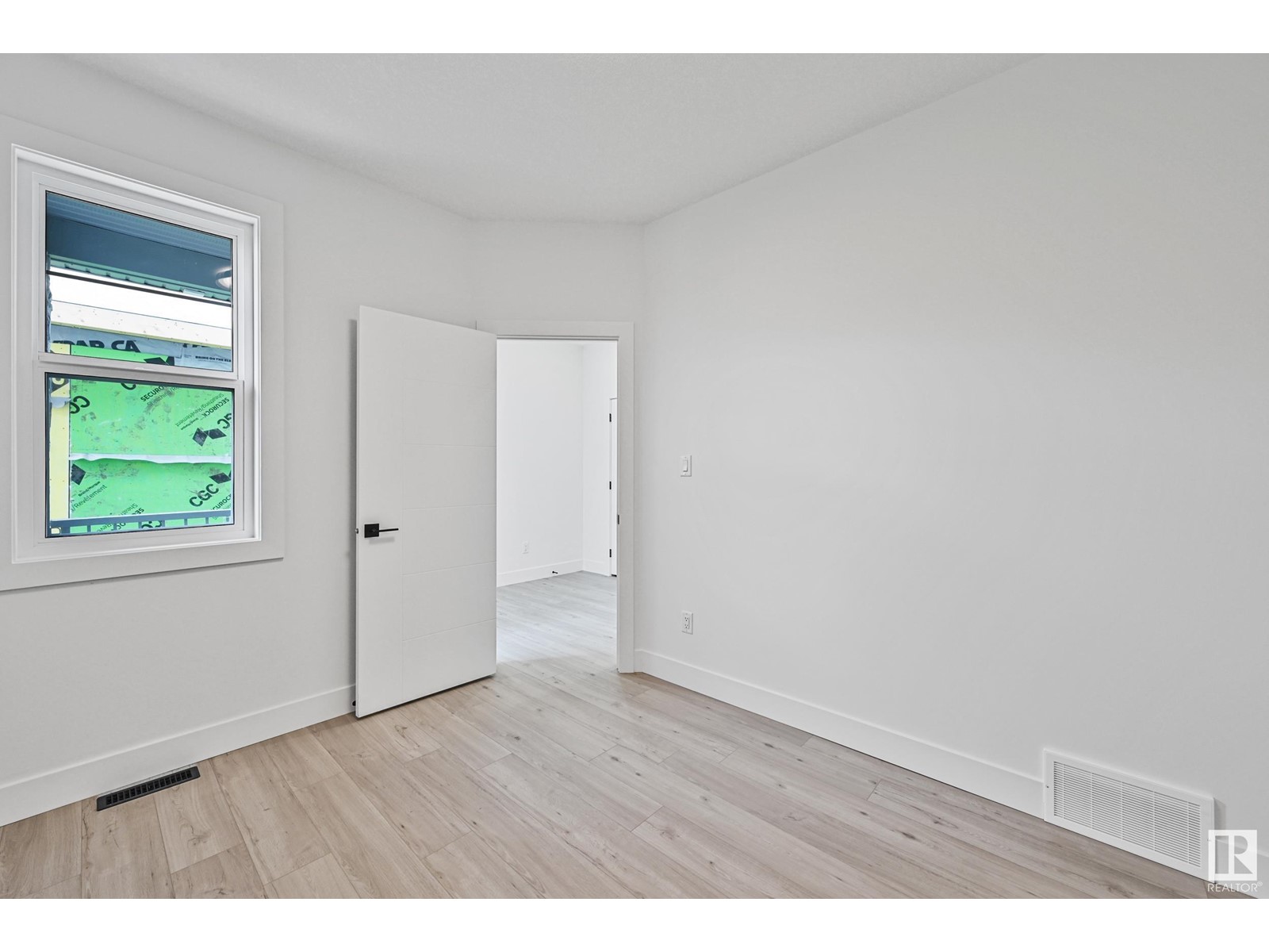 Property at 297 MEADOWVIEW DR image 4