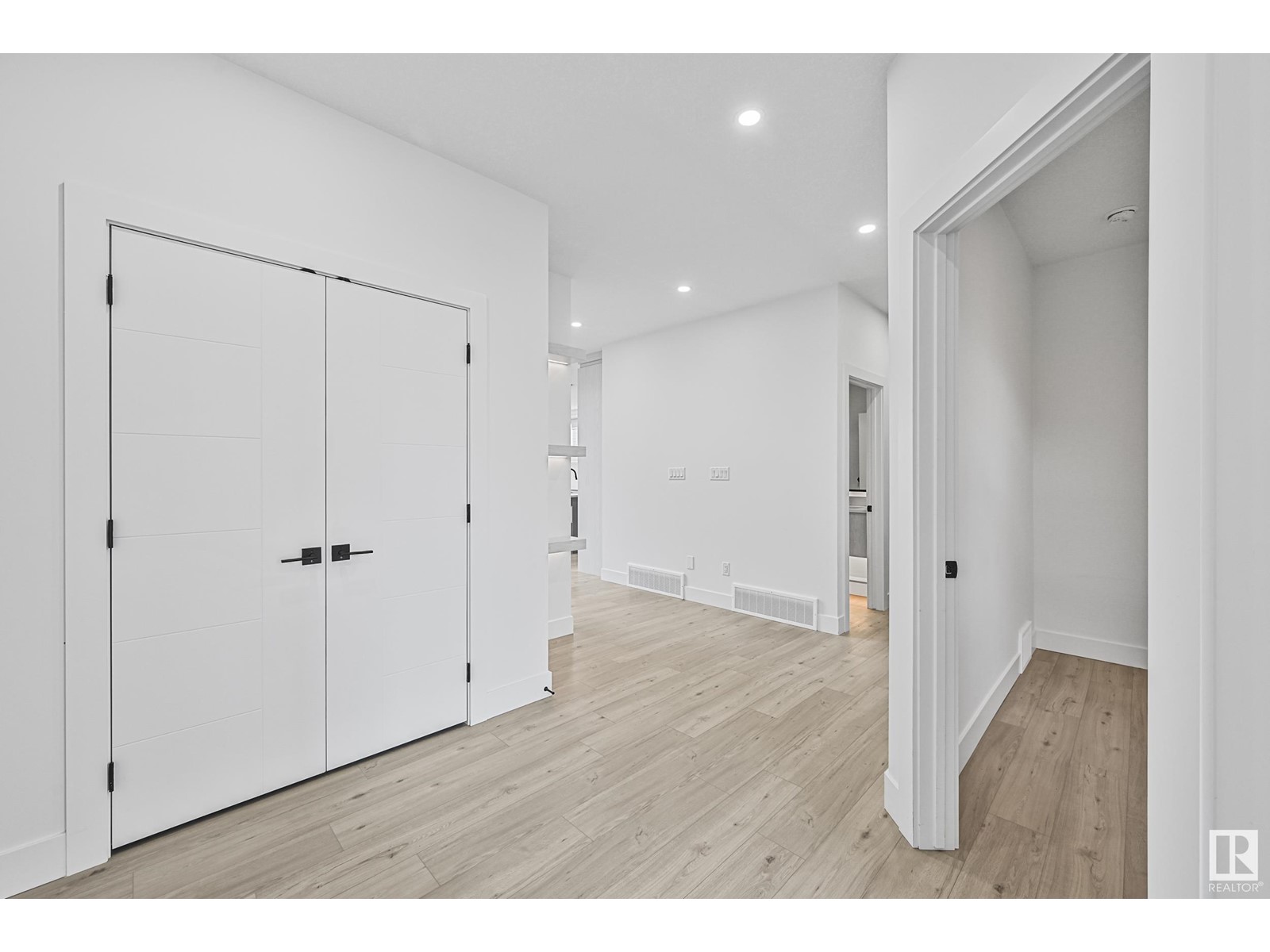 Property at 297 MEADOWVIEW DR image 2