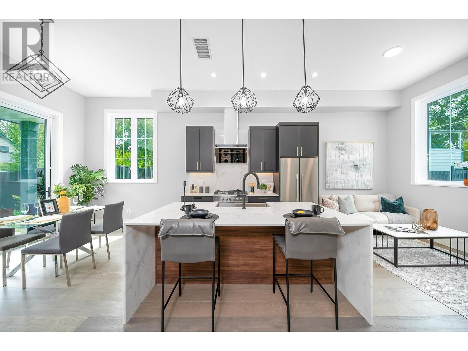 Property at 4 9500 GARDEN CITY ROAD image 2
