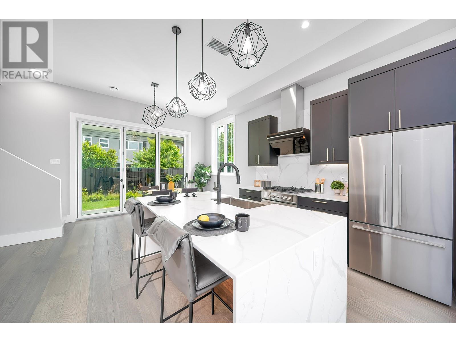 Property at 4 9500 GARDEN CITY ROAD image 3