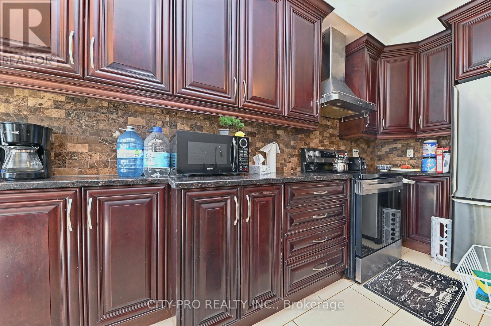 7302 Rosehurst Drive, Mississauga (Lisgar), Ontario  L5N 8H1 - Photo 11 - W12148784