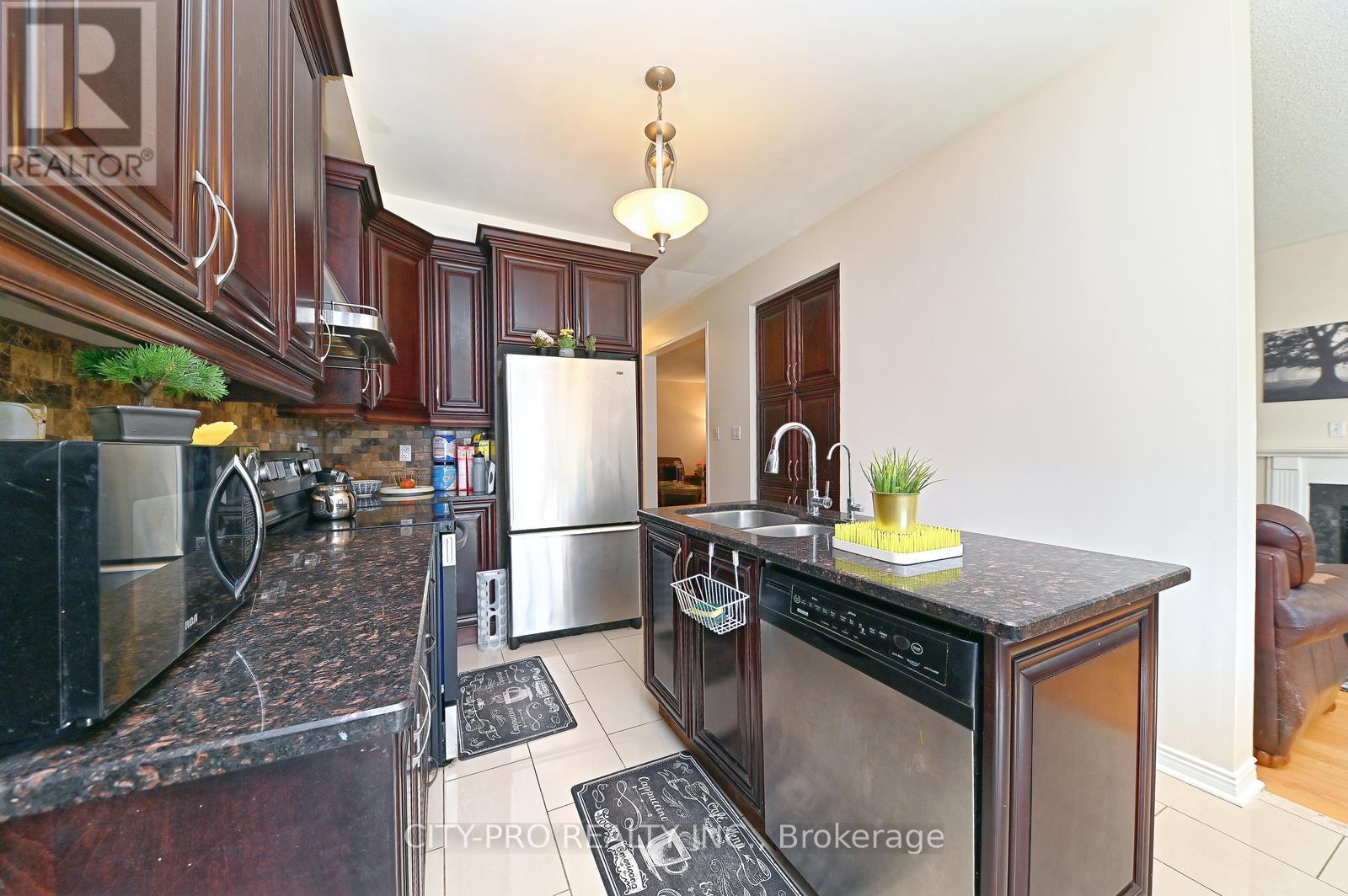 7302 Rosehurst Drive, Mississauga (Lisgar), Ontario  L5N 8H1 - Photo 13 - W12148784
