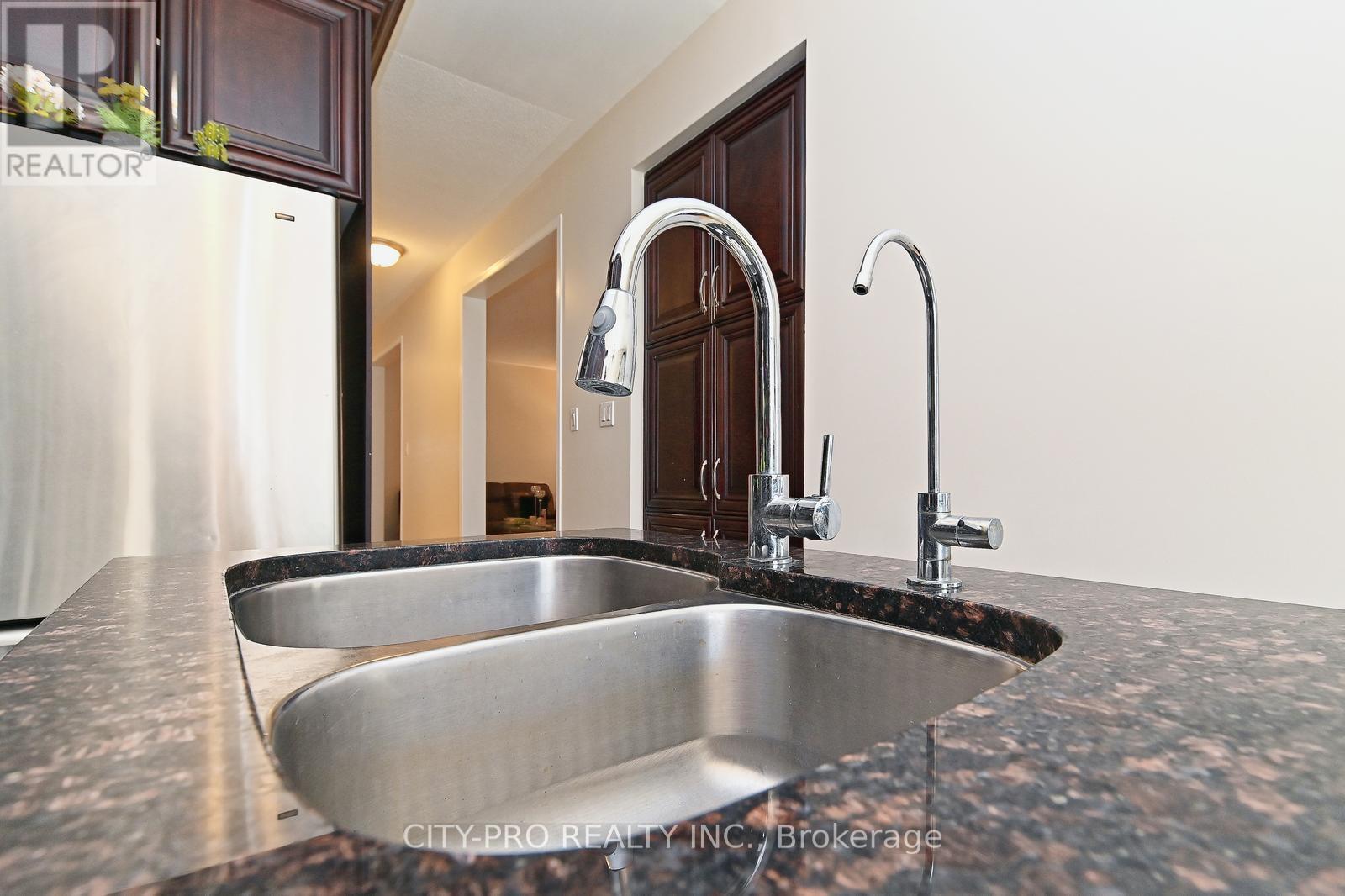7302 Rosehurst Drive, Mississauga (Lisgar), Ontario  L5N 8H1 - Photo 14 - W12148784