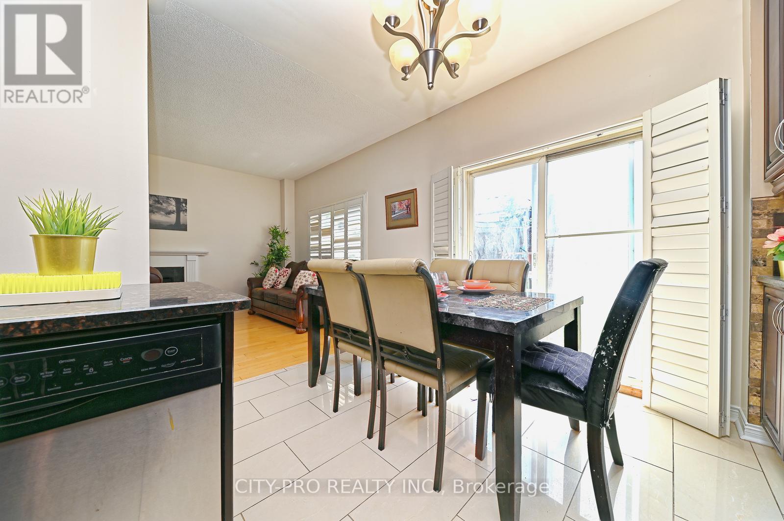 7302 Rosehurst Drive, Mississauga, Ontario  L5N 8H1 - Photo 19 - W12148784