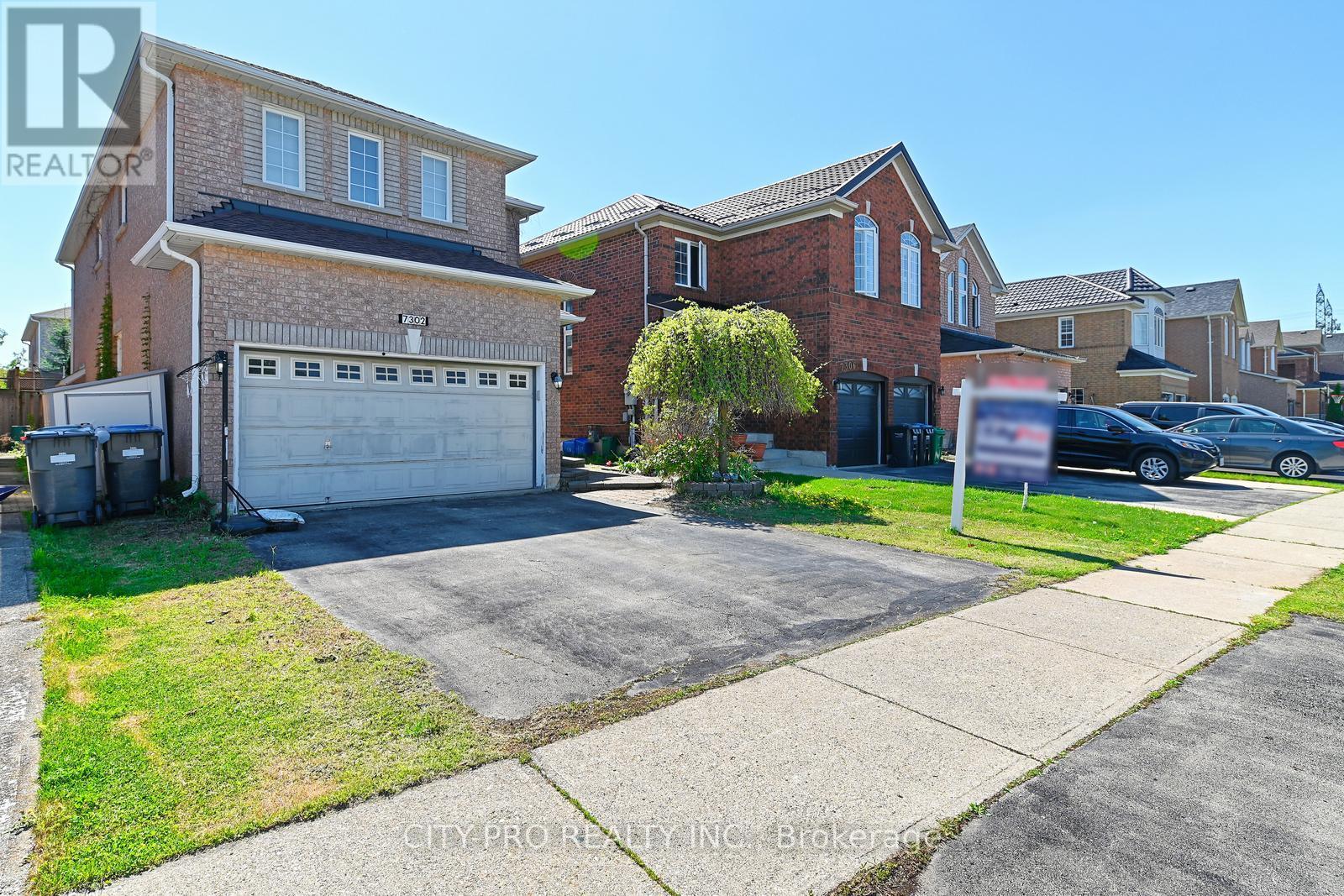 7302 Rosehurst Drive, Mississauga, Ontario  L5N 8H1 - Photo 3 - W12148784