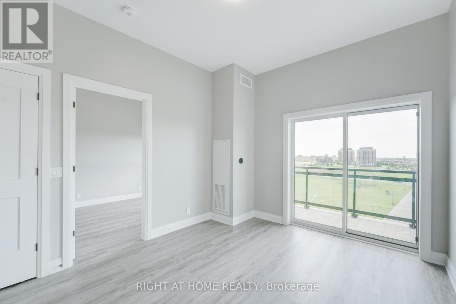 615 - 102 Grovewood Common, Oakville, Ontario  L6H 0X2 - Photo 8 - W12155027
