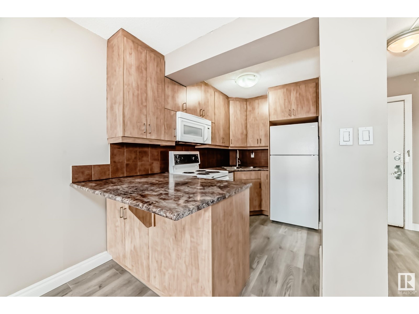 Property at #907 10140 120 ST NW NW image 3