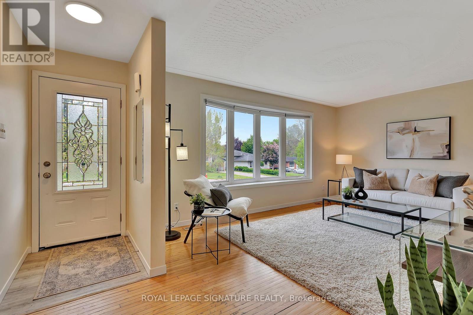 186 Cedarbrae Avenue, Waterloo, Ontario  N2L 4S5 - Photo 7 - X12152691